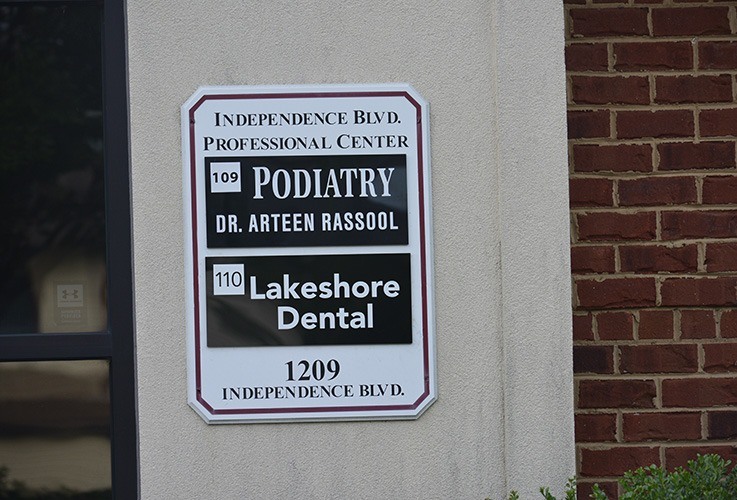Lakeshore dental sign by door